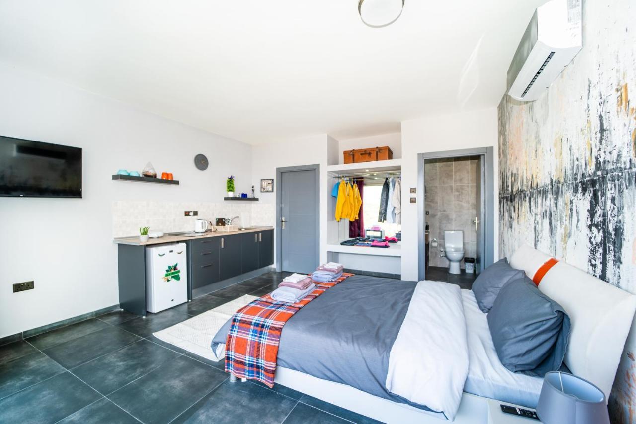 Chardonnay Guest Studio Rooms With Great View For Nature Lovers Кіренія Екстер'єр фото